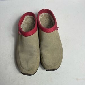 Vans leather suede khaki clogs with red leather trim and faux fur lining…